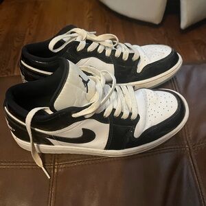 Classic Black and White Men's Sneakers